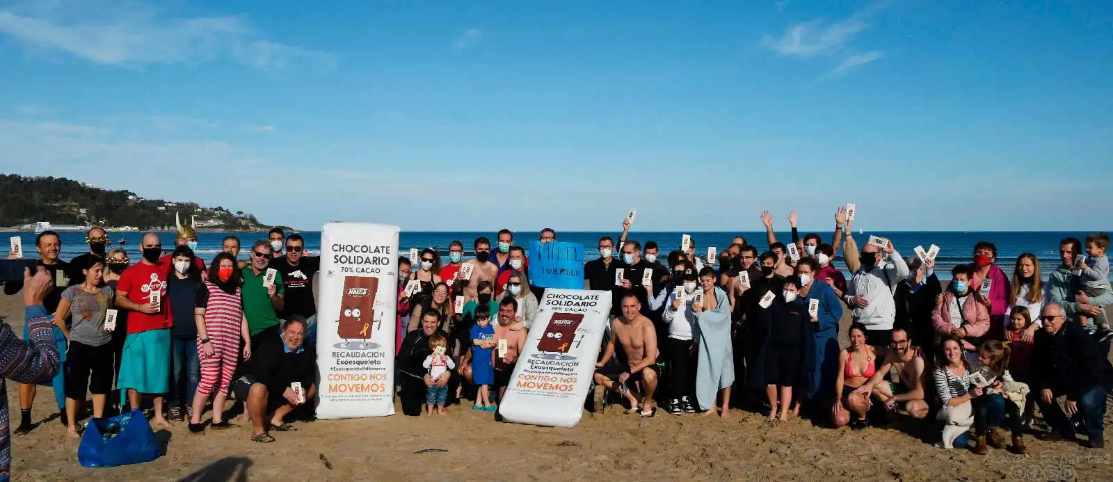 En 2025 se celebró la XVIII edición de Mójate por la Esclerosis Múltiple (solo el covid pudo parar este evento) que al igual que en los últimos años contó con la participación y baño de un centenar de personas.